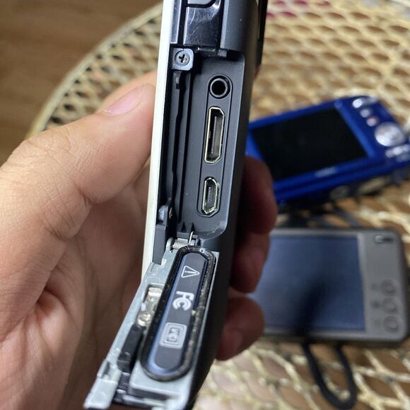 Digital Cameras LOT 3 Kodak ZX3 Insignia NS-DSC1112 Kodak V1253 For Parts Repair - Picture 14 of 14